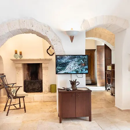 Trulli Uliveto Acquafonda Альберобелло
